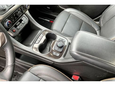 Used 2023 GMC Acadia AT4 image 18