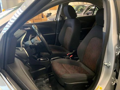 Used 2020 Chevrolet Sonic LT w/ Convenience Package image 8