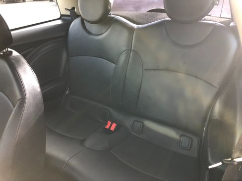 Used 2011 MINI Cooper Hardtop image 10