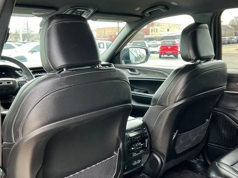 Used 2024 Jeep Grand Cherokee L Limited w/ Black Appearance Package image 40