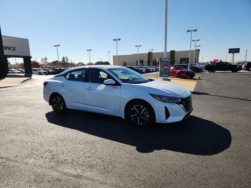 Used 2024 Nissan Sentra SV image 8