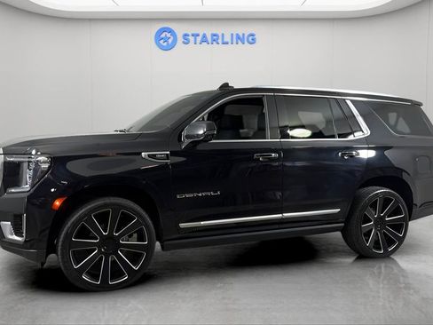 Used 2021 GMC Yukon Denali w/ Denali Premium Package AWD/4WD image 2