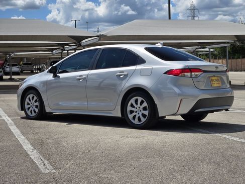 Used 2022 Toyota Corolla LE FWD image 5
