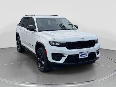 Used 2023 Jeep Grand Cherokee Altitude AWD/4WD image 1