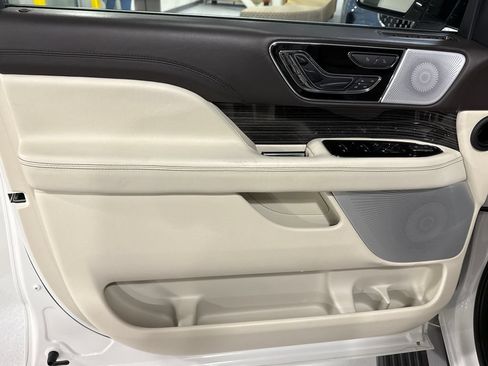 Certified 2024 Lincoln Navigator L Black Label AWD/4WD image 9
