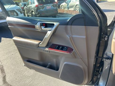 Used 2010 Lexus GX 460 image 26