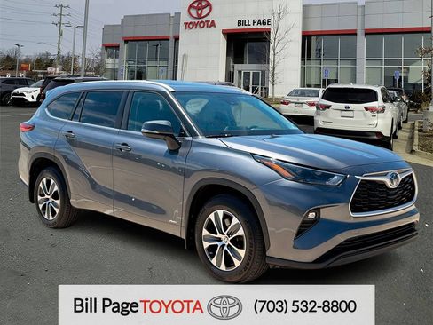 Used 2023 Toyota Highlander XLE AWD/4WD image 1