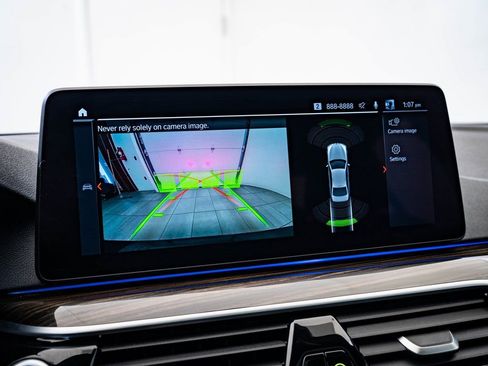 Used 2021 BMW 540i xDrive w/ Premium Package image 29