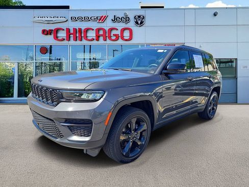 Certified 2025 Jeep Grand Cherokee Altitude AWD/4WD image 2
