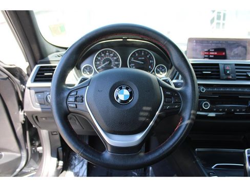 Used 2018 BMW 328d xDrive Sedan w/ Convenience Package AWD/4WD image 17
