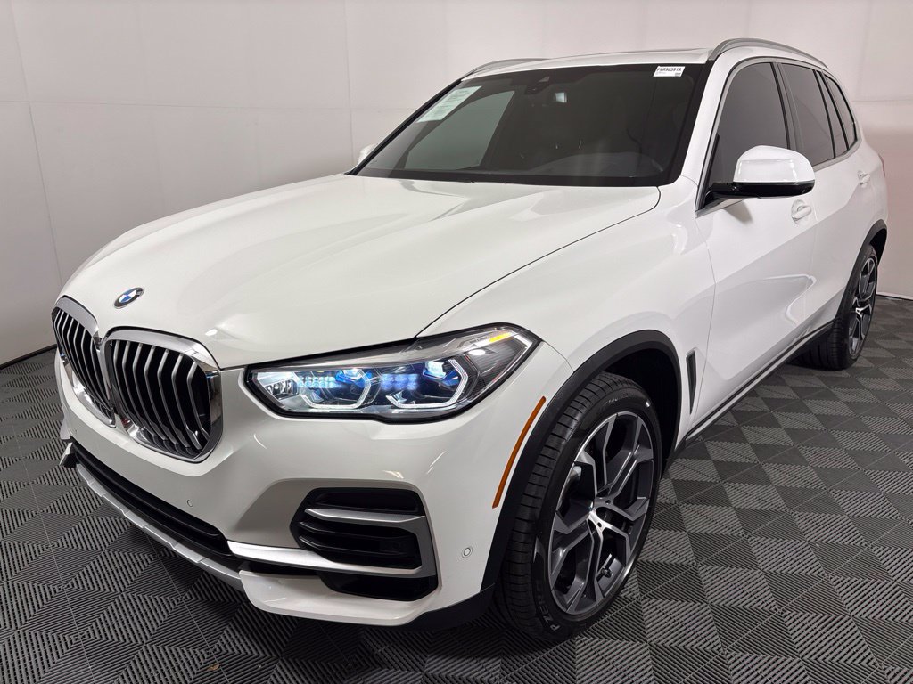Certified 2023 BMW X5 sDrive40i w/ Executive Package RWD image 2