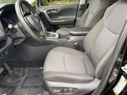 Used 2024 Toyota RAV4 XLE FWD image 13