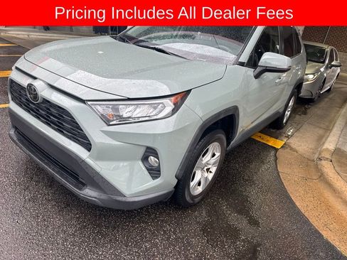Used 2020 Toyota RAV4 XLE w/ Convenience Package FWD image 1