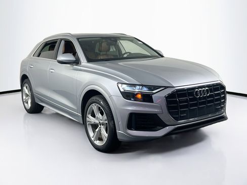 Used 2022 Audi Q8 Premium w/ Convenience Package image 3