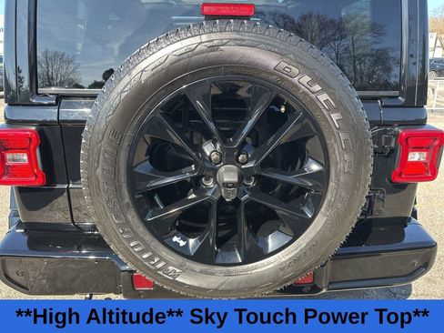 Used 2022 Jeep Wrangler Unlimited Sahara image 22