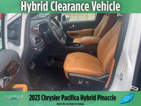 New 2023 Chrysler Pacifica Pinnacle image 16