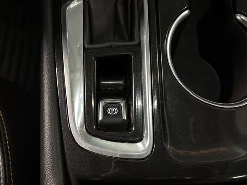 Used 2022 Chevrolet Equinox Premier image 35