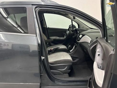 Used 2017 Chevrolet Trax LT w/ Driver Confidence Package image 17