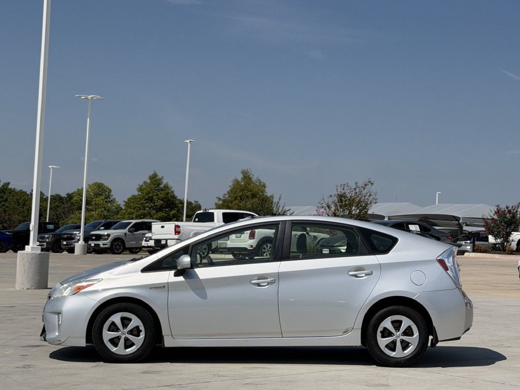 Used 2012 Toyota Prius Two FWD image 3