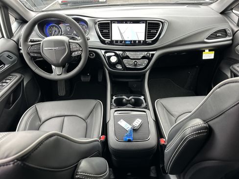 New 2026 Chrysler Pacifica Limited w/ S Appearance Package FWD image 32