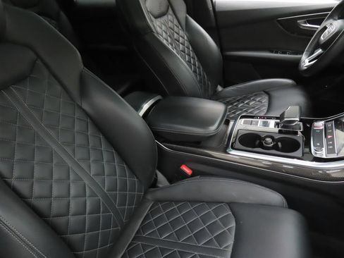 Used 2020 Audi SQ7 Premium Plus w/ SQ7 Black Optic Package AWD/4WD image 26