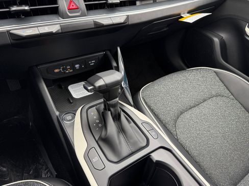 New 2025 Kia K4 GT-Line image 12