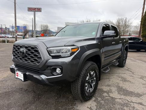 Certified 2022 Toyota Tacoma TRD Off-Road image 6