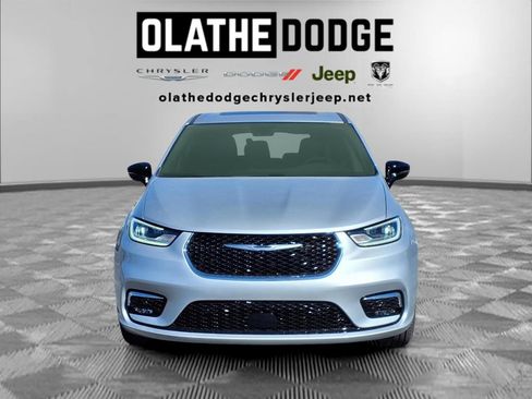 New 2026 Chrysler Pacifica Limited AWD/4WD image 33