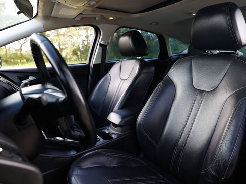 Used 2013 Ford Focus SE FWD image 6