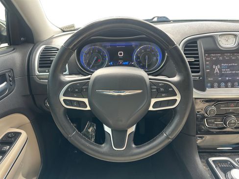 Used 2017 Chrysler 300 C image 12