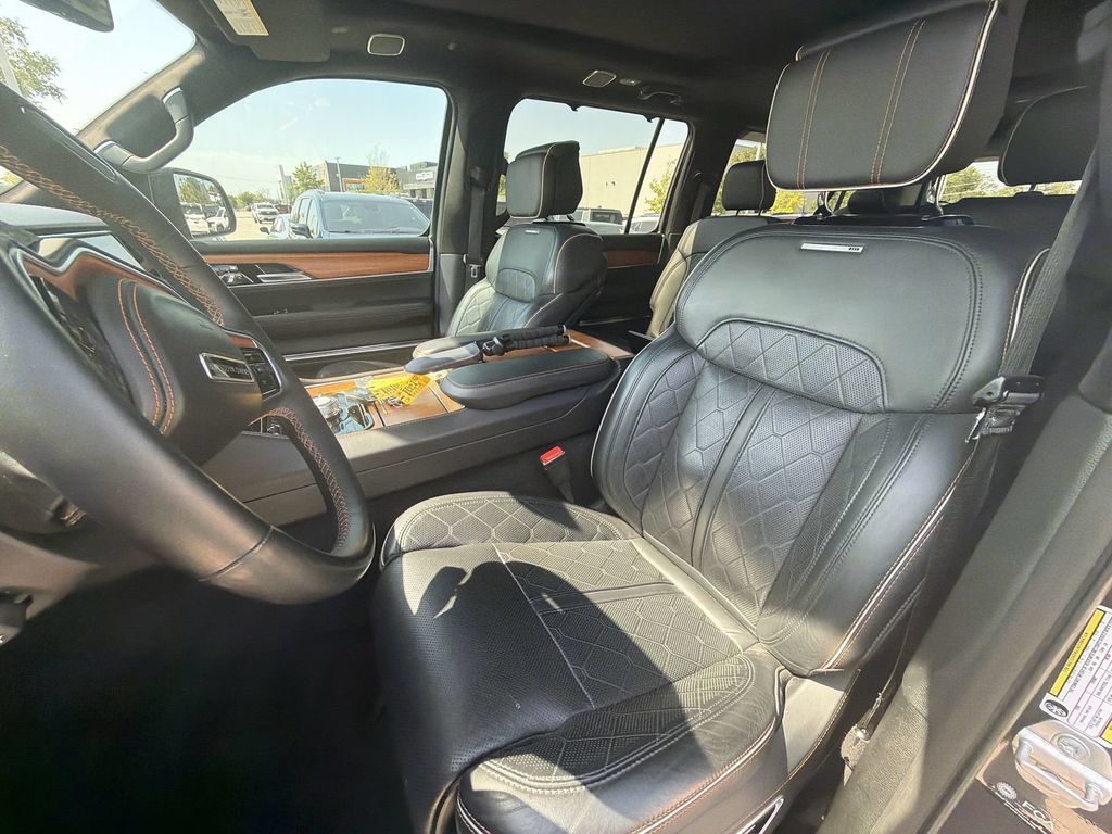 Used 2024 Jeep Grand Wagoneer L Series III AWD/4WD image 8