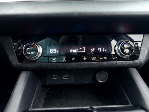 Used 2023 Mitsubishi Outlander SE image 27