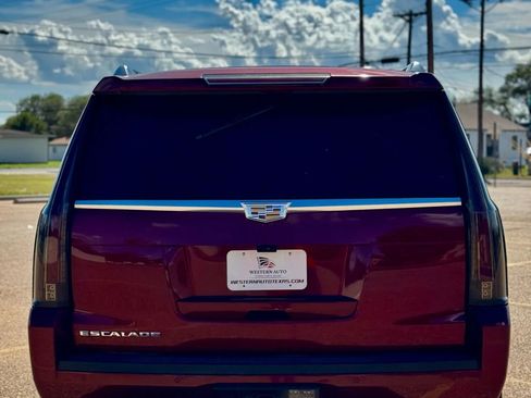 Used 2017 Cadillac Escalade Platinum image 5