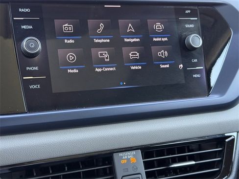 Certified 2022 Volkswagen Taos SE w/ Panoramic Sunroof Package image 16