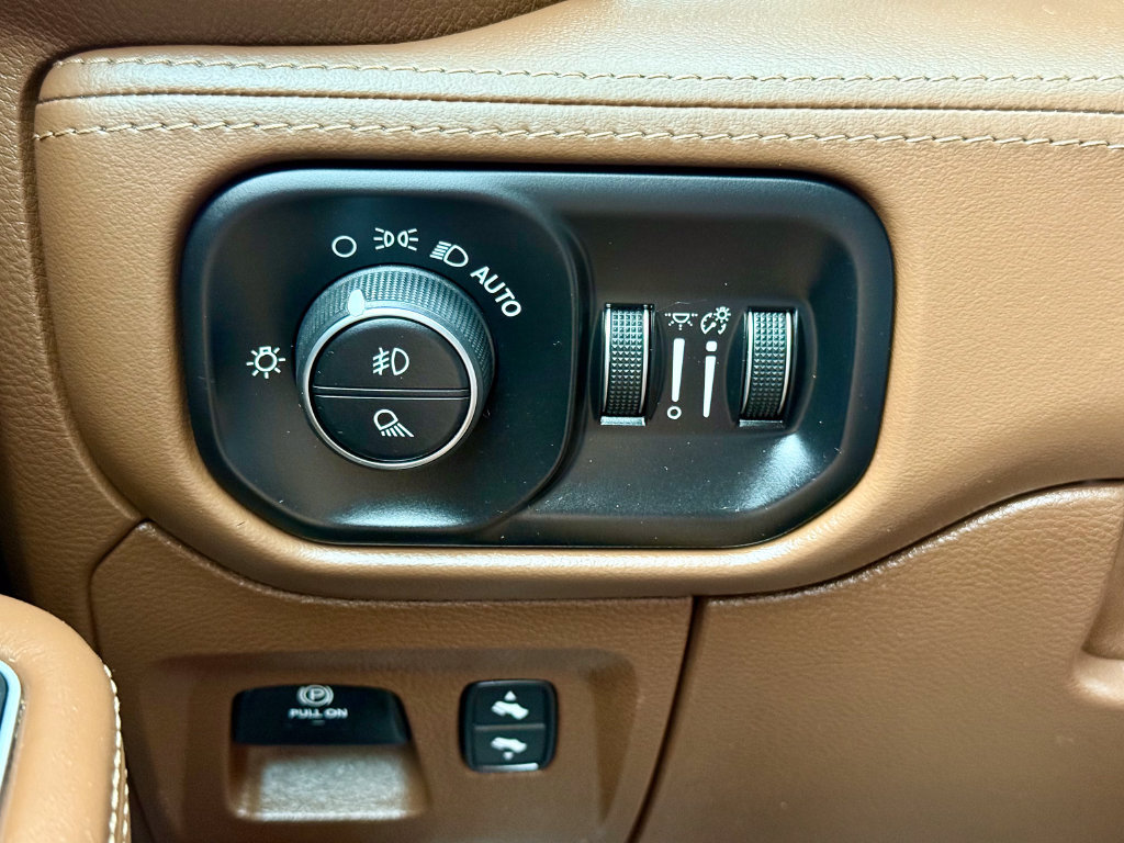 Used 2021 RAM 1500 Limited AWD/4WD image 29