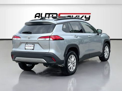 Used 2025 Toyota Corolla Cross LE FWD image 7