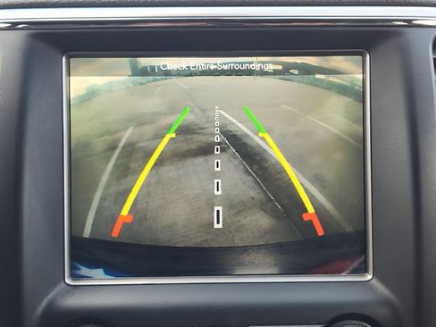 Used 2018 Jeep Grand Cherokee Altitude image 18