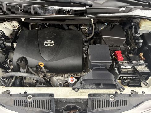 Used 2017 Toyota Sienna XLE w/ XLE Navigation Package image 30