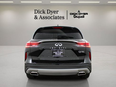 Used 2021 INFINITI QX50 Sensory image 3