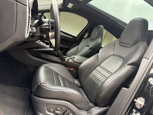 Used 2023 Porsche Cayenne Coupe AWD/4WD image 15