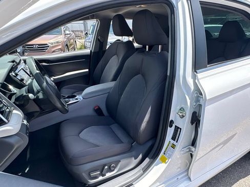 Used 2020 Toyota Camry LE FWD image 9