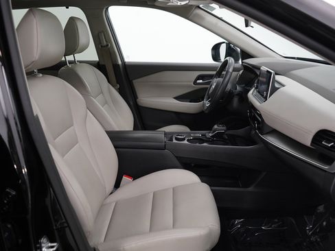 Used 2023 Nissan Rogue SV w/ SV Premium B Package image 11