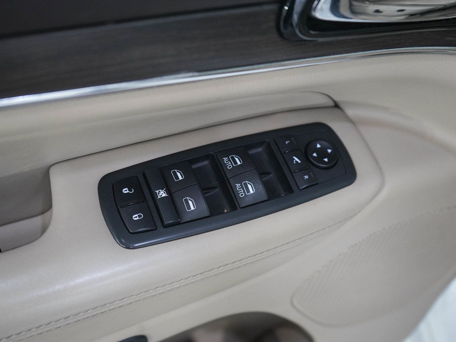Used 2021 Jeep Grand Cherokee Overland AWD/4WD image 20