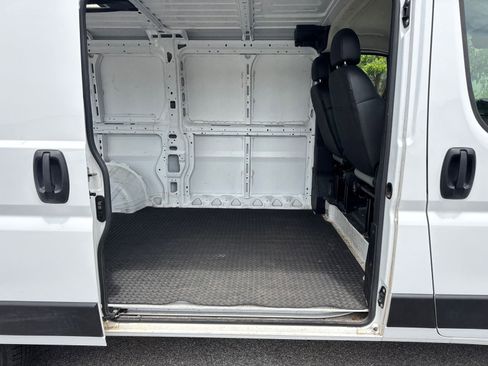 Used 2025 RAM ProMaster 2500 w/ Convenience Group FWD image 15