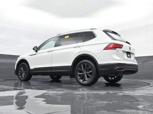Used 2022 Volkswagen Tiguan SE w/ Panoramic Sunroof Package AWD/4WD image 25