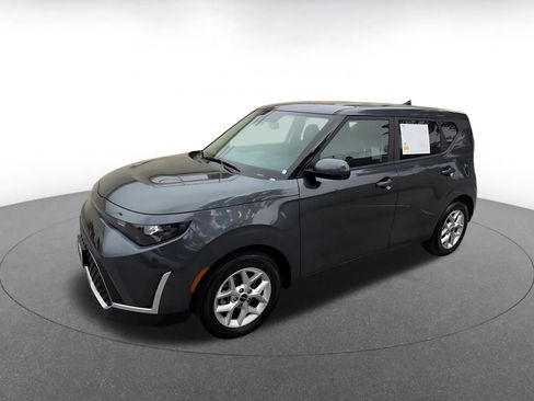 Used 2025 Kia Soul LX w/ LX Technology Package FWD image 8