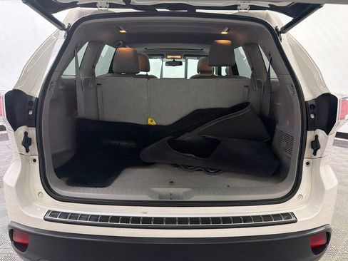 Used 2014 Toyota Highlander XLE image 19