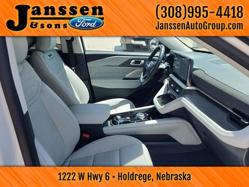 Used 2025 Ford Explorer Platinum w/ Ultimate Package AWD/4WD image 7