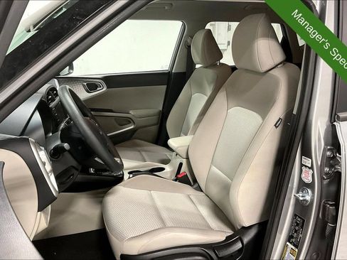 Used 2025 Kia Soul LX w/ LX Technology Package FWD image 28
