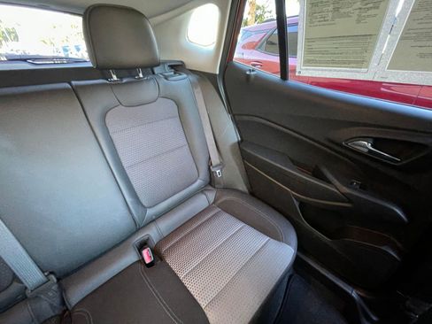 Used 2025 Chevrolet Trax LT image 37